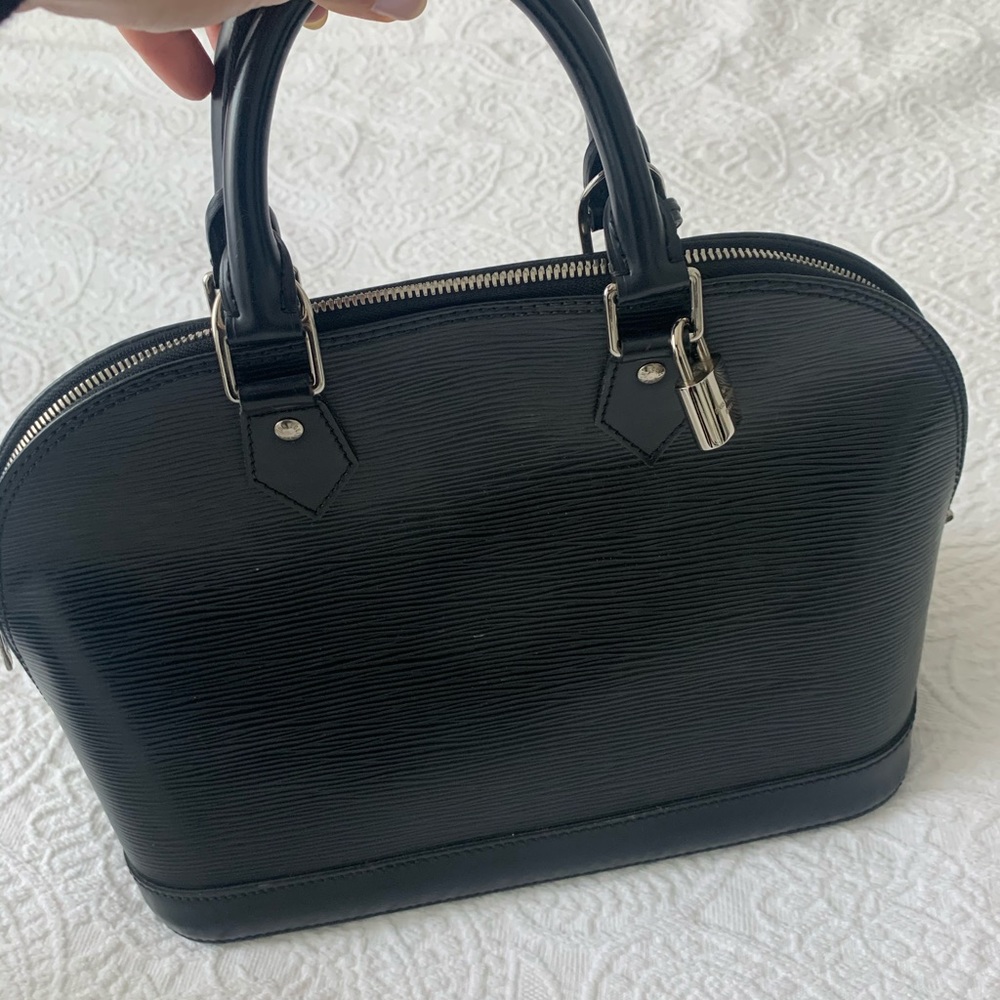 Lv Bag. Pristine Condition. - image 3